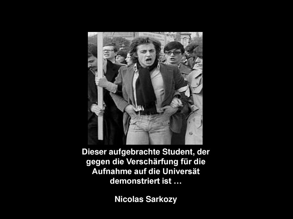 Dieser aufgebrachte Student, der gegen die Verschärfung für die Aufnahme auf die Universät demonstriert ist …