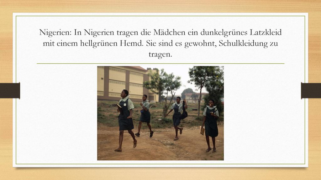 Nigerien: In Nigerien tragen die Mädchen ein dunkelgrünes Latzkleid mit einem hellgrünen Hemd.