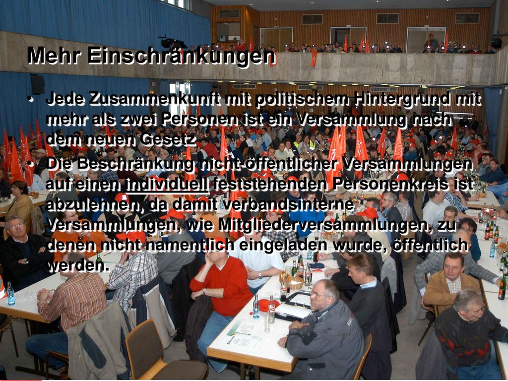Mehr Einschränkungen Jede Zusammenkunft mit politischem Hintergrund mit mehr als zwei Personen ist ein Versammlung nach dem neuen Gesetz.