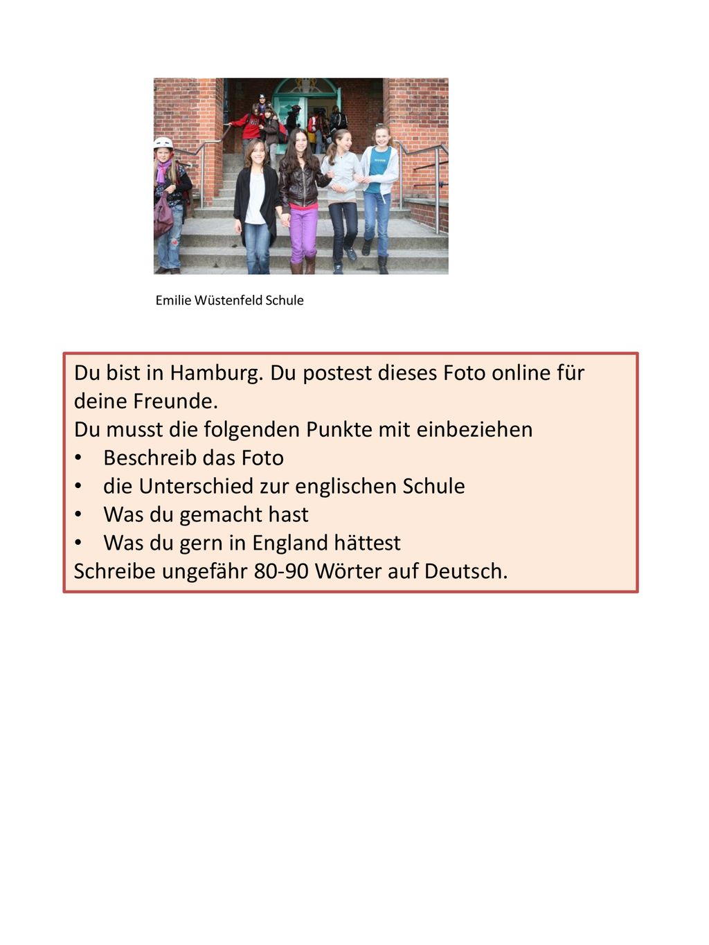 Du bist in Hamburg. Du postest dieses Foto online für deine Freunde.