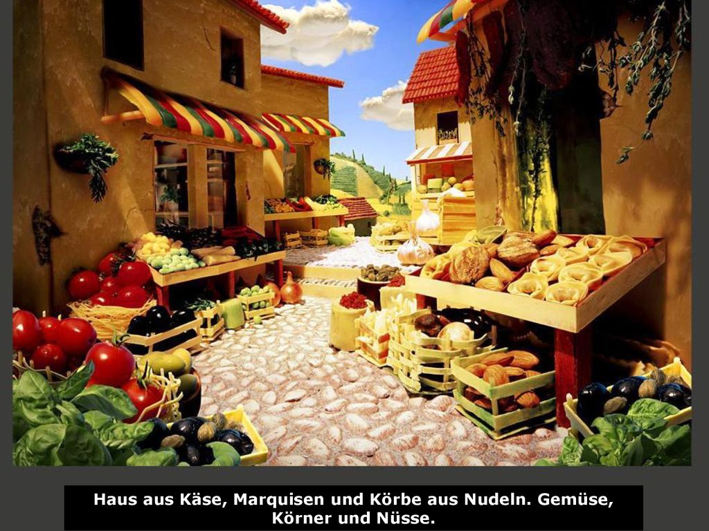 Haus aus Käse, Marquisen und Körbe aus Nudeln. Gemüse, Körner und Nüsse.
