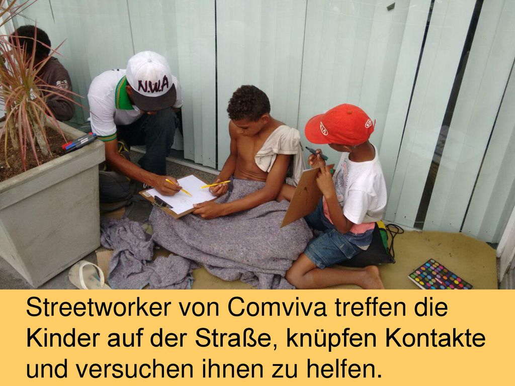 Streetworker von Comviva treffen die Kinder auf der Straße, knüpfen Kontakte und versuchen ihnen zu helfen.