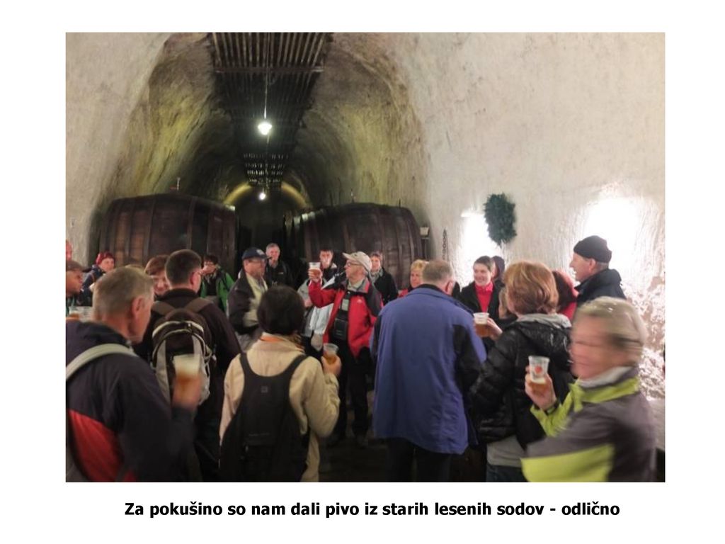 Za pokušino so nam dali pivo iz starih lesenih sodov - odlično