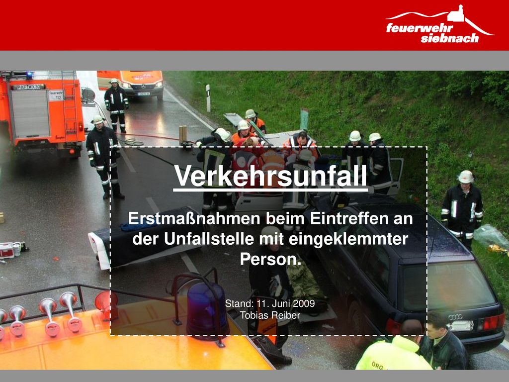 Verkehrsunfall Erstmaßnahmen beim Eintreffen an der Unfallstelle mit eingeklemmter Person. Stand: 11. Juni