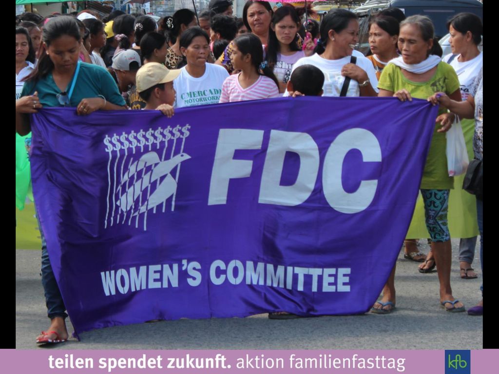 Die kfb-Partnerorganisation Freedom from Dept Coalition FDC (auf Deutsch Koalition/Zusammenschluss für eine gerechte Entschuldung) engagiert sich in den Philippinen für eine gerechte Verteilung der zur Verfügung stehenden Mittel.