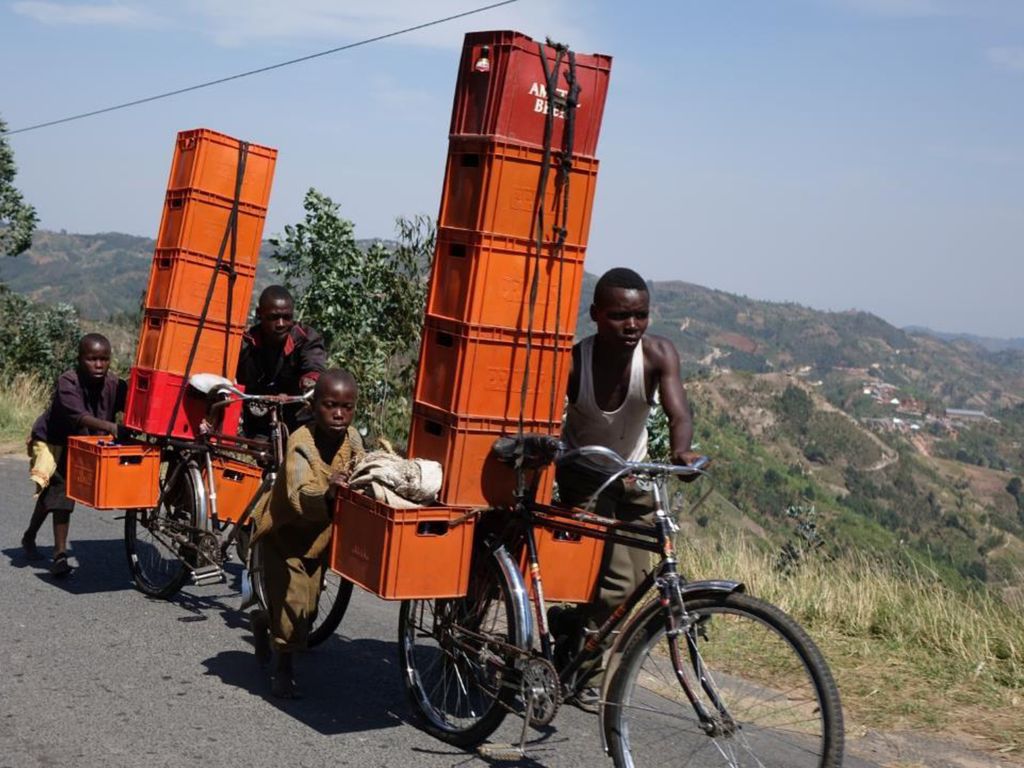Thema In Burundi gibt es relativ wenige Autos – aber sehr viele Fahrräder.