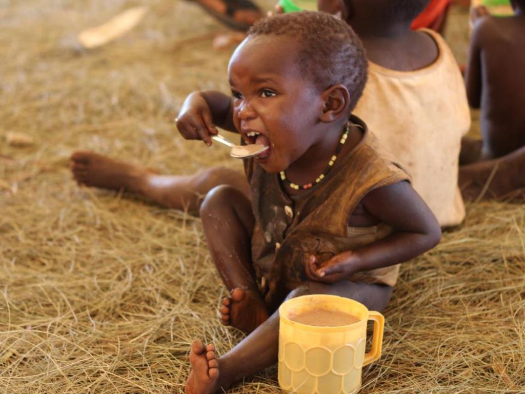 Thema Das Kinderwerk Lima unterhält in Zusammenarbeit mit Harvest in den Batwadörfern eine Kinderspeisung.