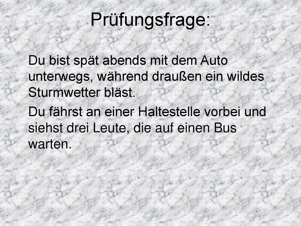 Prüfungsfrage: Du bist spät abends mit dem Auto unterwegs, während draußen ein wildes Sturmwetter bläst.