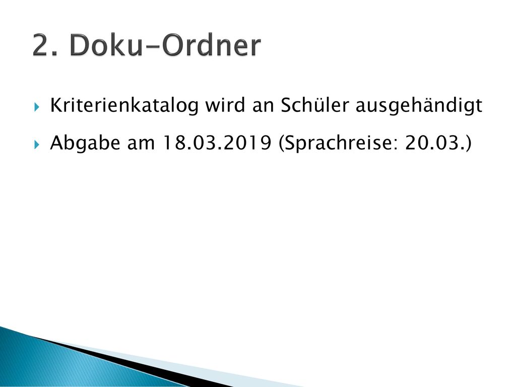 2. Doku-Ordner Kriterienkatalog wird an Schüler ausgehändigt