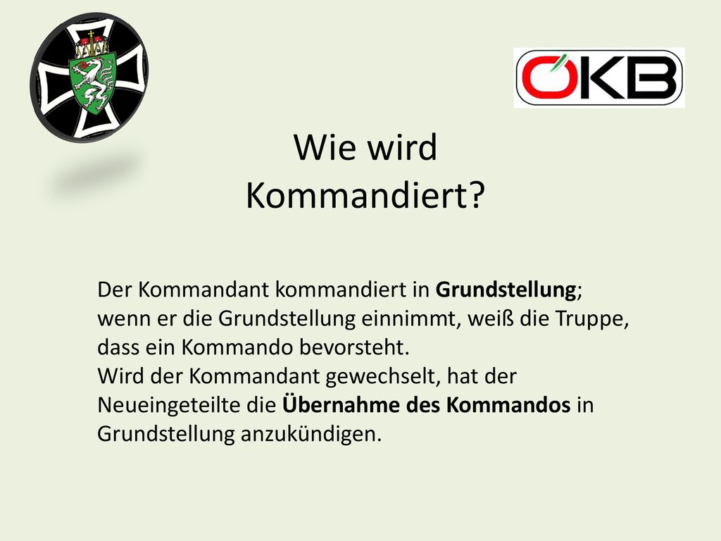 Wie wird Kommandiert Der Kommandant kommandiert in Grundstellung; wenn er die Grundstellung einnimmt, weiß die Truppe, dass ein Kommando bevorsteht.