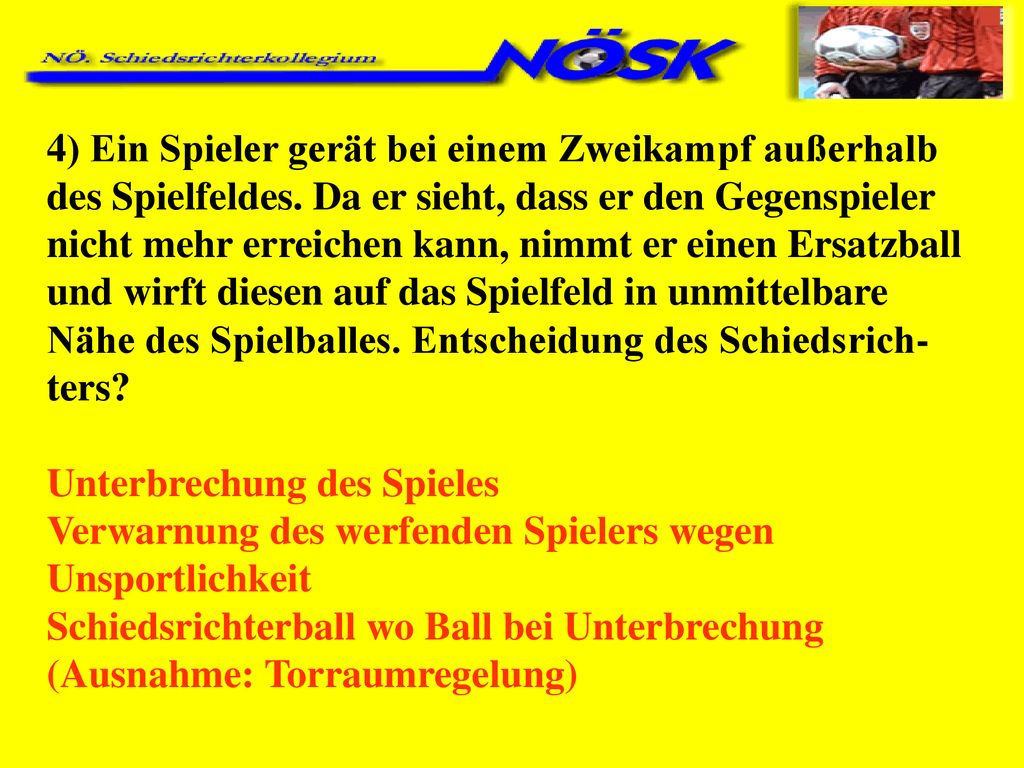 4) Ein Spieler gerät bei einem Zweikampf außerhalb des Spielfeldes