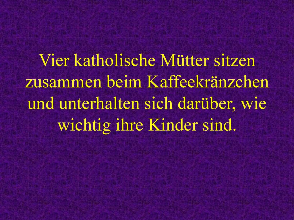 Vier katholische Mütter sitzen zusammen beim Kaffeekränzchen und unterhalten sich darüber, wie wichtig ihre Kinder sind.