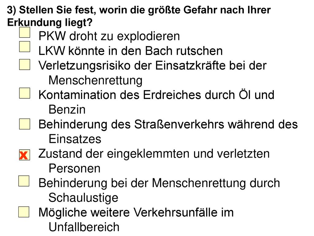 PKW droht zu explodieren LKW könnte in den Bach rutschen