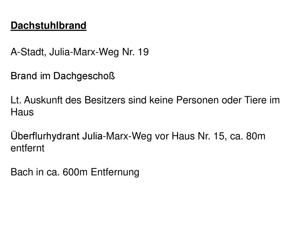 Dachstuhlbrand A-Stadt, Julia-Marx-Weg Nr. 19. Brand im Dachgeschoß. Lt. Auskunft des Besitzers sind keine Personen oder Tiere im Haus.