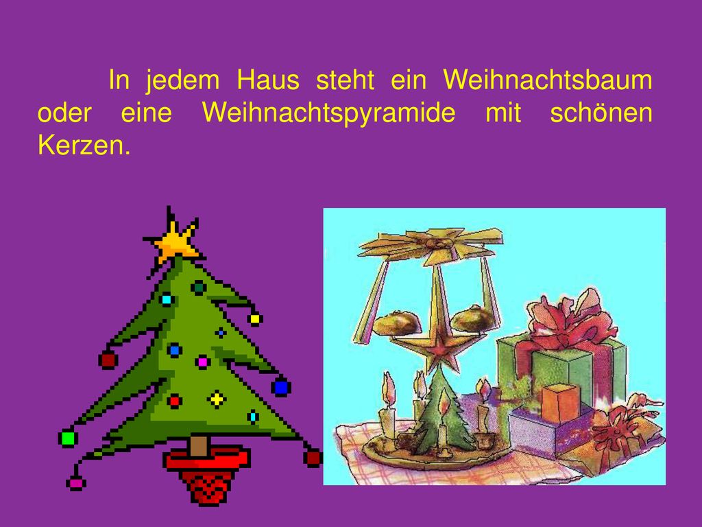 In jedem Haus steht ein Weihnachtsbaum oder eine Weihnachtspyramide mit schönen Kerzen.