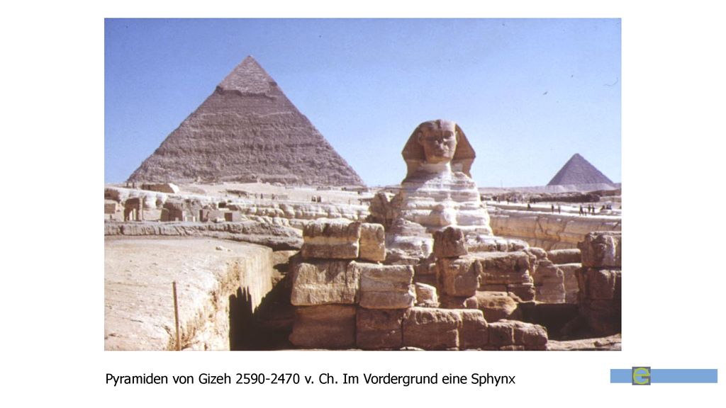 Ägypten v. Chr. Pyramiden von Gizeh v. Ch. Im Vordergrund eine Sphynx
