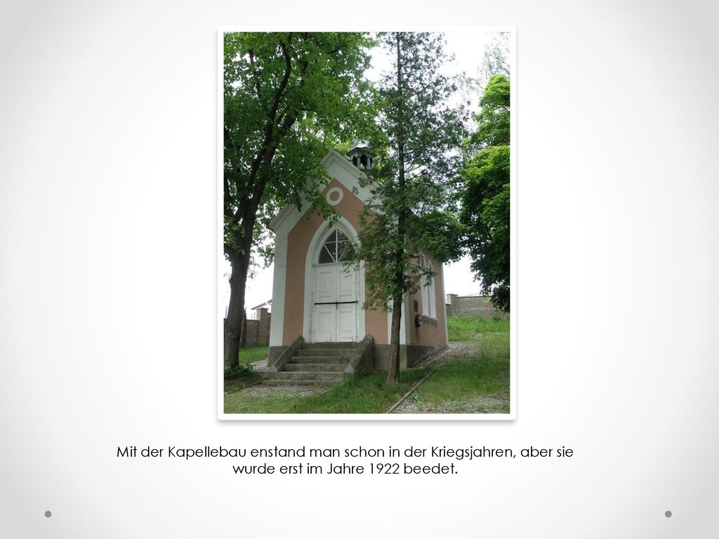 Mit der Kapellebau enstand man schon in der Kriegsjahren, aber sie wurde erst im Jahre 1922 beedet.