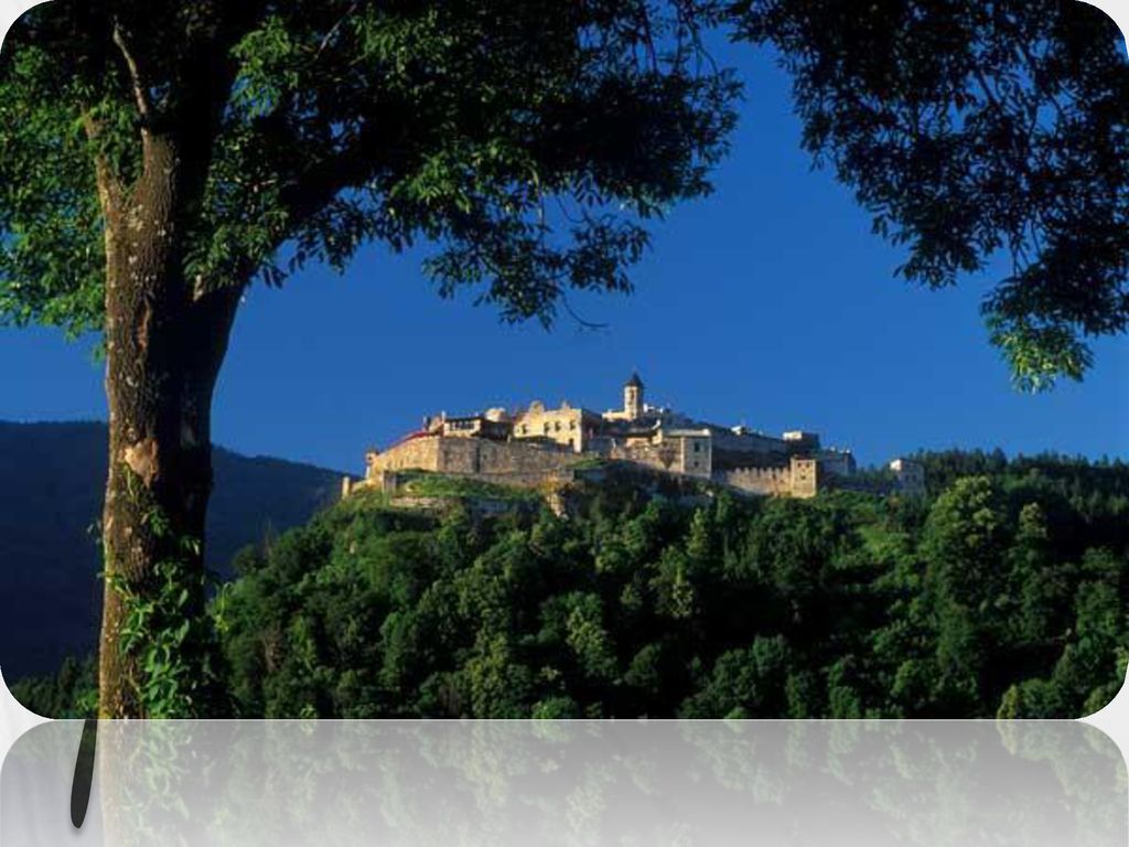 Grad Landskron je prekrasan dvorac u Austriji, gdje se ljeti održavaju poznati primjeri ptica grabljivica za širu javnost.