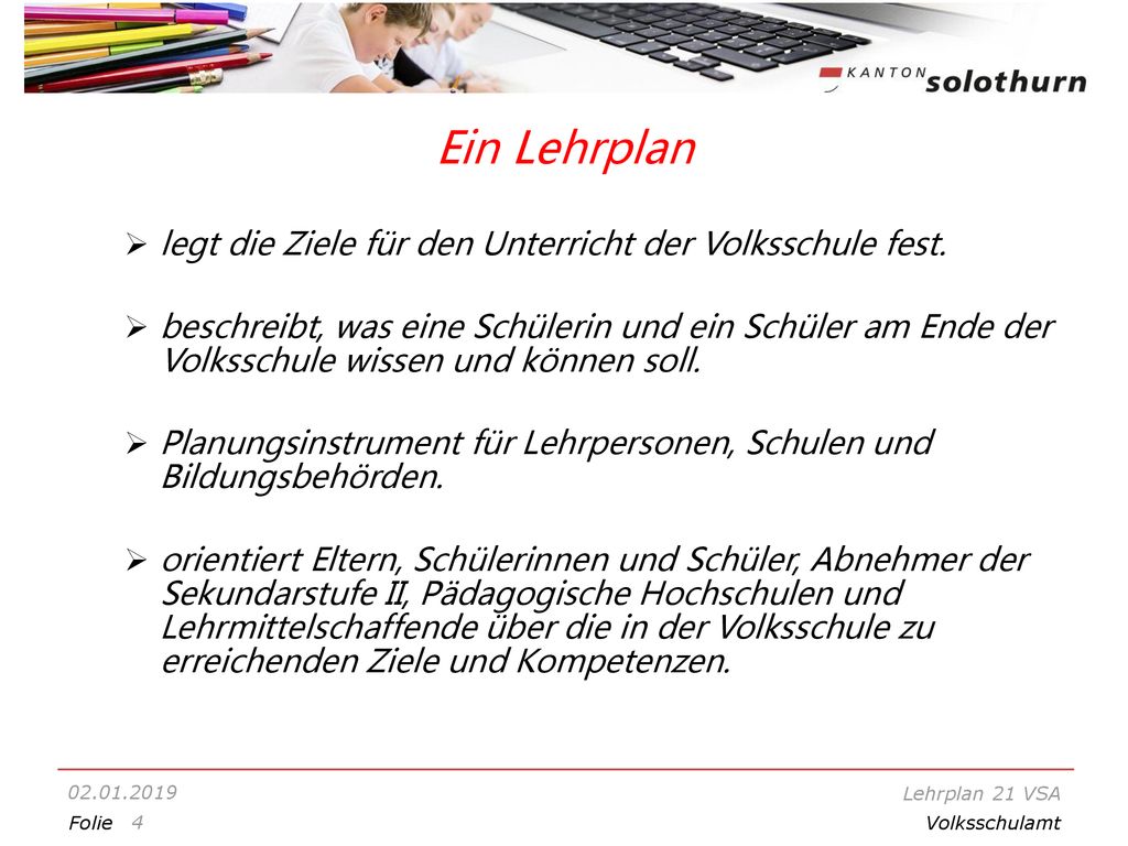 Ein Lehrplan legt die Ziele für den Unterricht der Volksschule fest.