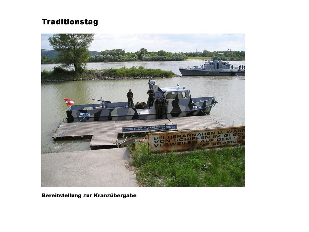 Traditionstag Bereitstellung zur Kranzübergabe