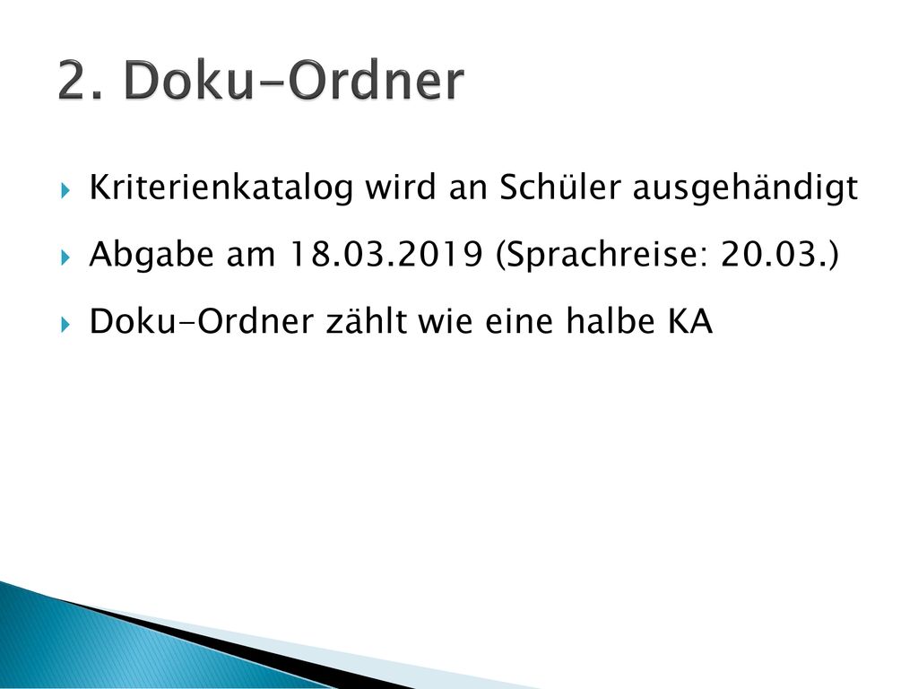 2. Doku-Ordner Kriterienkatalog wird an Schüler ausgehändigt