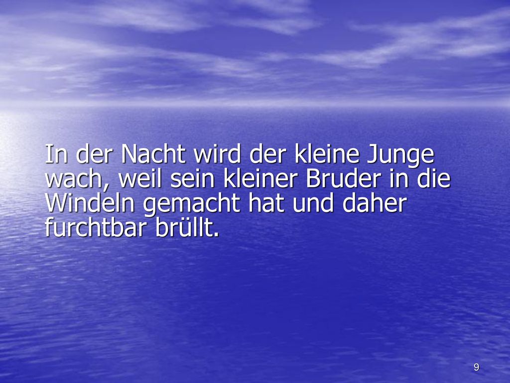 In der Nacht wird der kleine Junge wach, weil sein kleiner Bruder in die Windeln gemacht hat und daher furchtbar brüllt.