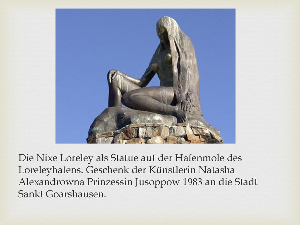 Die Nixe Loreley als Statue auf der Hafenmole des Loreleyhafens