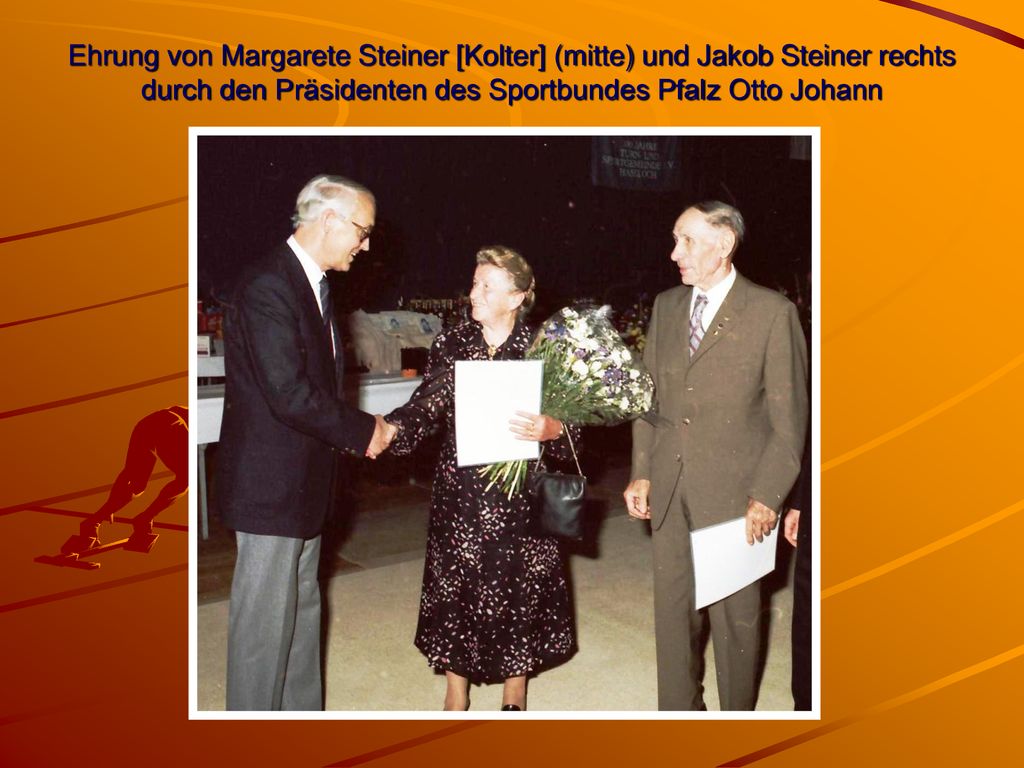 Ehrung von Margarete Steiner [Kolter] (mitte) und Jakob Steiner rechts durch den Präsidenten des Sportbundes Pfalz Otto Johann