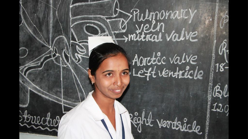Manche der jungen Frauen kommen aus Teilen Indiens, wo sie als Christinnen unterdrückt sind, sie finden hier nicht nur Ausbildung, sondern auch Schutz