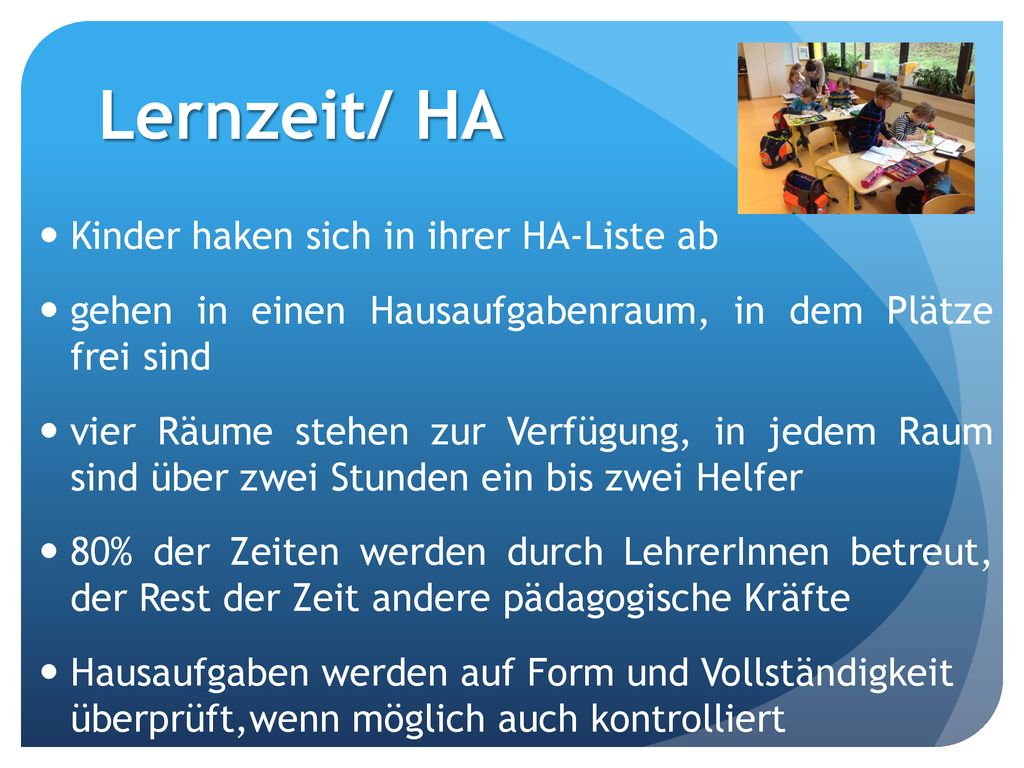 Lernzeit/ HA Kinder haken sich in ihrer HA-Liste ab