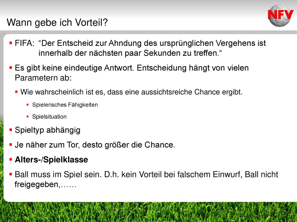Wann gebe ich Vorteil FIFA: Der Entscheid zur Ahndung des ursprünglichen Vergehens ist innerhalb der nächsten paar Sekunden zu treffen.