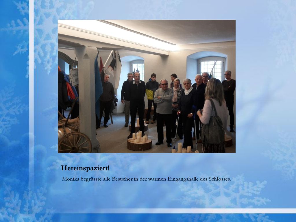 Hereinspaziert! Monika begrüsste alle Besucher in der warmen Eingangshalle des Schlosses.