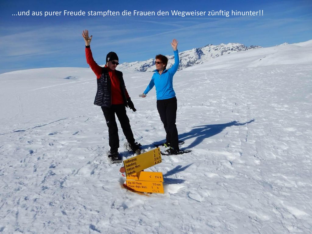 ...und aus purer Freude stampften die Frauen den Wegweiser zünftig hinunter!!