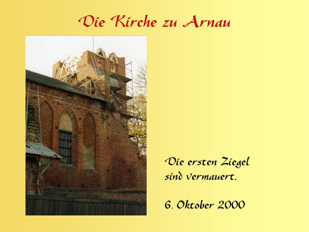 Die Kirche zu Arnau Die ersten Ziegel sind vermauert, 6. Oktober 2000