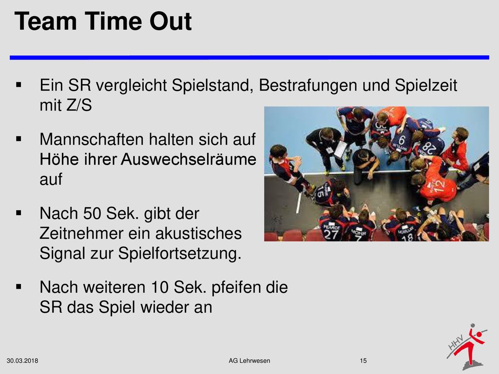Team Time Out Ein SR vergleicht Spielstand, Bestrafungen und Spielzeit mit Z/S. Mannschaften halten sich auf Höhe ihrer Auswechselräume auf.
