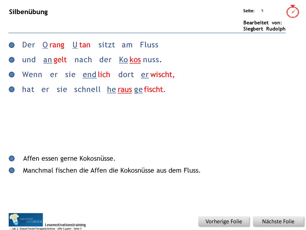 Der O rang U tan sitzt am Fluss und an gelt nach der Ko kos nuss. Wenn