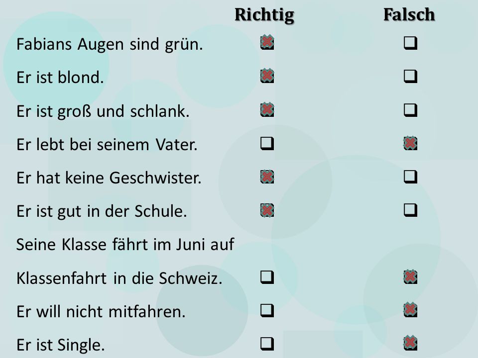 Fabians Augen sind grün.   Er ist blond.  