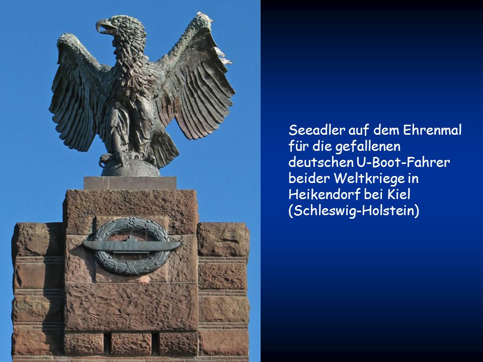Seeadler auf dem Ehrenmal für die gefallenen deutschen U-Boot-Fahrer beider Weltkriege in Heikendorf bei Kiel (Schleswig-Holstein)
