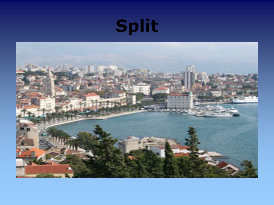 Split kroat. Split, italienisch Spalato, beides entstanden aus griechisch Aspalathos oder lateinisch Palatium Diocletiani.