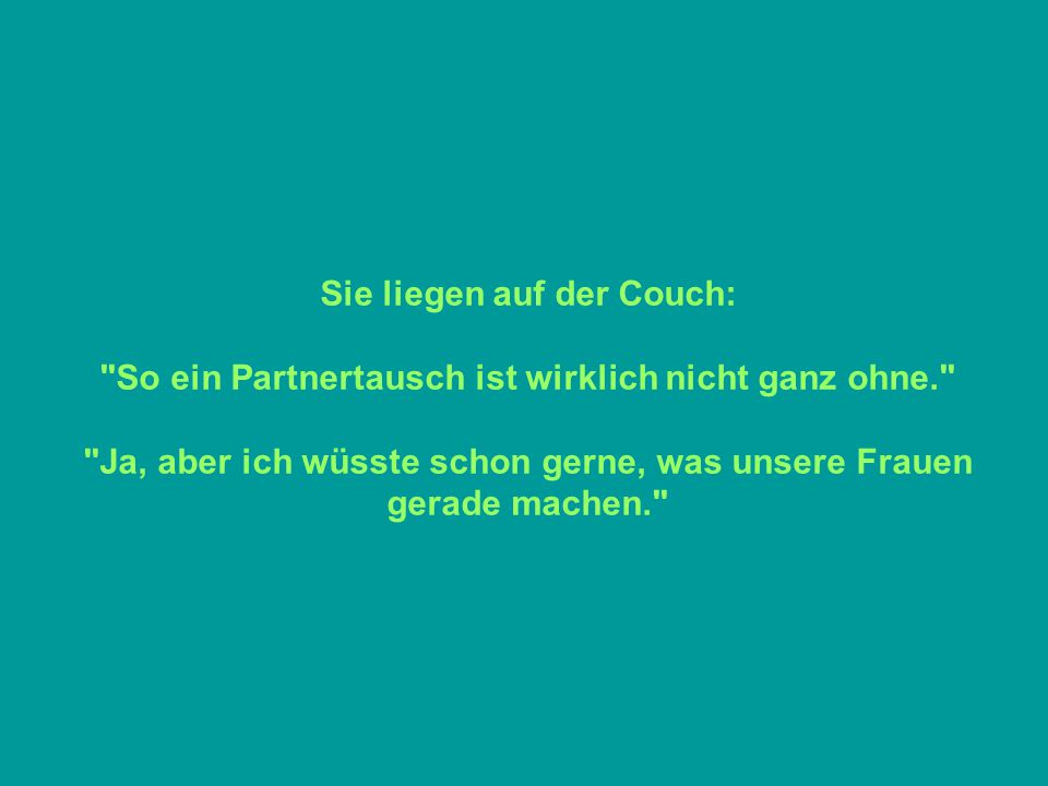 Sie liegen auf der Couch: So ein Partnertausch ist wirklich nicht ganz ohne. Ja, aber ich wüsste schon gerne, was unsere Frauen gerade machen.