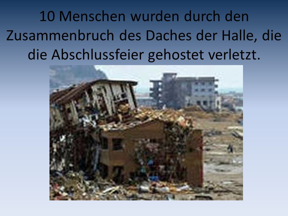 10 Menschen wurden durch den Zusammenbruch des Daches der Halle, die die Abschlussfeier gehostet verletzt.