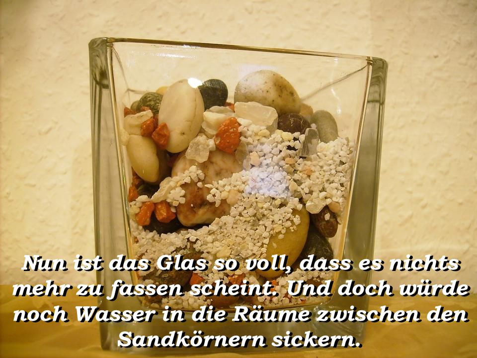 Nun ist das Glas so voll, dass es nichts mehr zu fassen scheint.