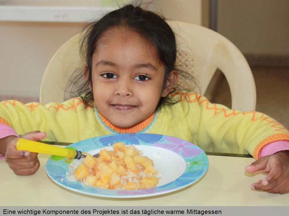 Eine wichtige Komponente des Projektes ist das tägliche warme Mittagessen