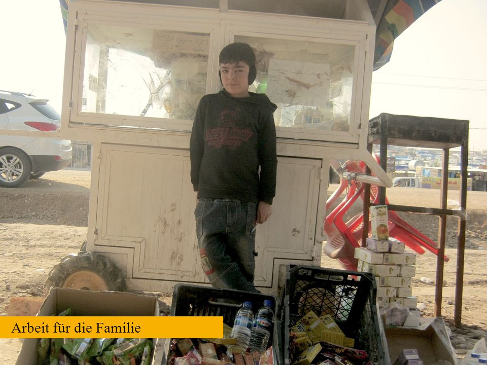 Syrische Flüchtlinge leben in Jordanien oft unter sehr schwierigen Bedingungen und haben große Probleme, ihren Lebensunterhalt zu finanzieren. Kinder und Jugendliche (vor allem Jungen) müssen deswegen oft arbeiten, um ihre Familien zu unterstützen. Dasselbe gilt auch für Jugendliche aus armen jordanischen Familien.