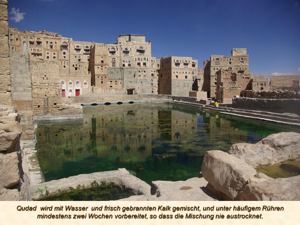 Qudad wird mit Wasser und frisch gebrannten Kalk gemischt, und unter häufigem Rühren mindestens zwei Wochen vorbereitet, so dass die Mischung nie austrocknet.
