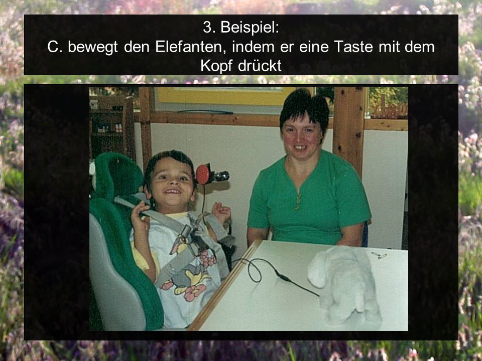 3. Beispiel: C. bewegt den Elefanten, indem er eine Taste mit dem Kopf drückt