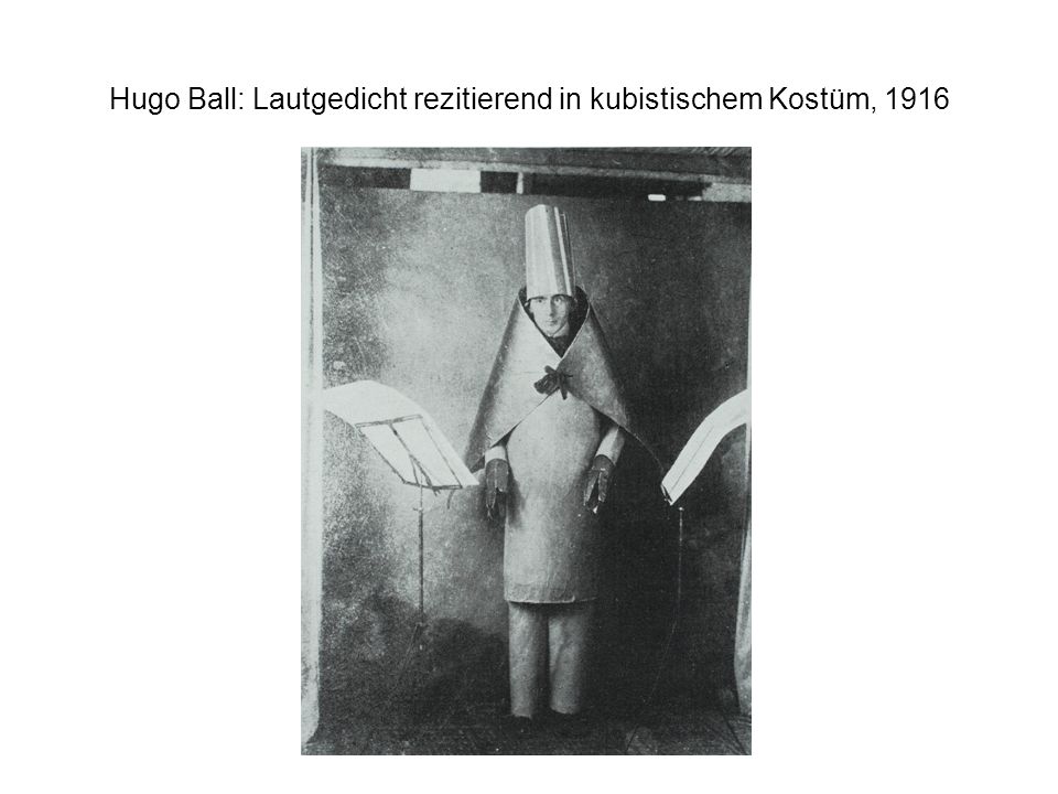 Hugo Ball: Lautgedicht rezitierend in kubistischem Kostüm, 1916