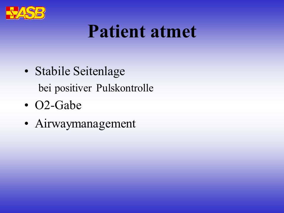 Patient atmet Stabile Seitenlage O2-Gabe Airwaymanagement