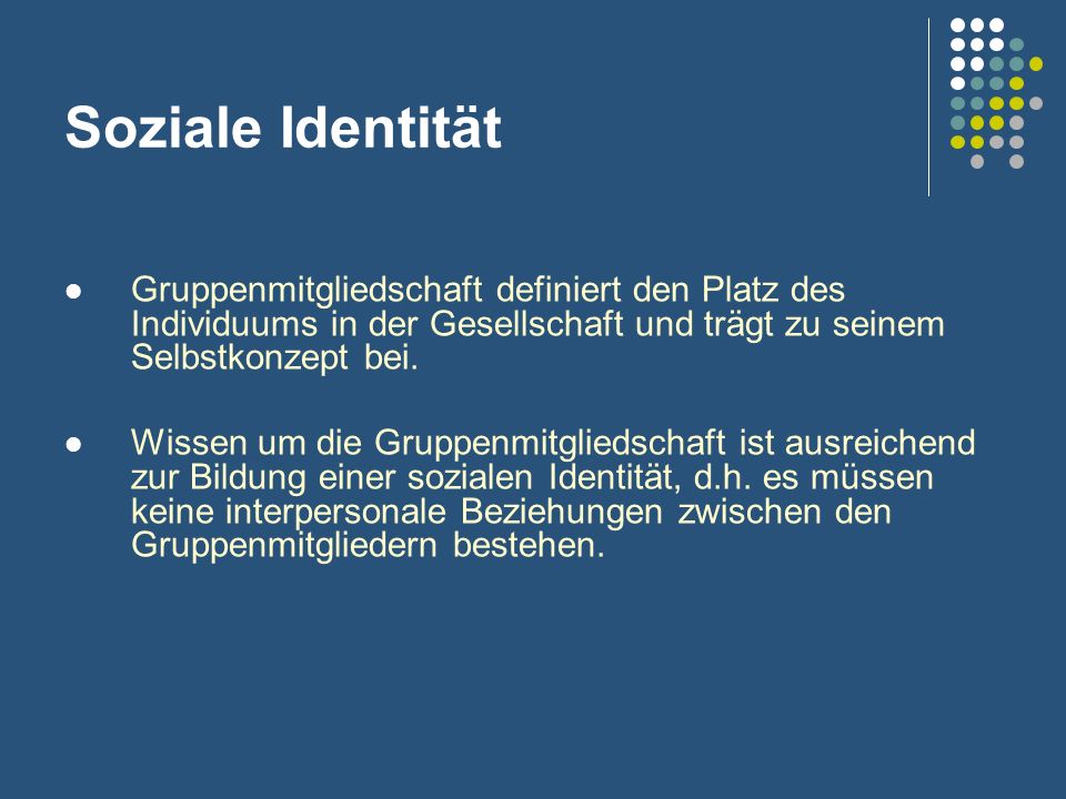 Soziale Identität Gruppenmitgliedschaft definiert den Platz des Individuums in der Gesellschaft und trägt zu seinem Selbstkonzept bei.