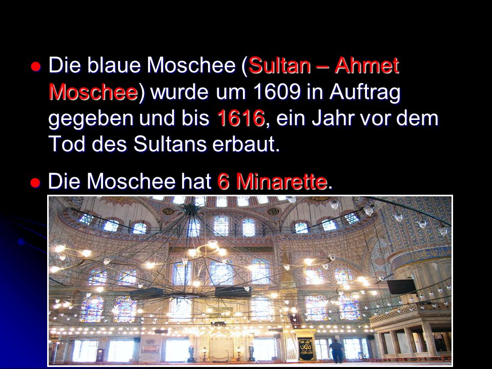 Die Moschee hat 6 Minarette.